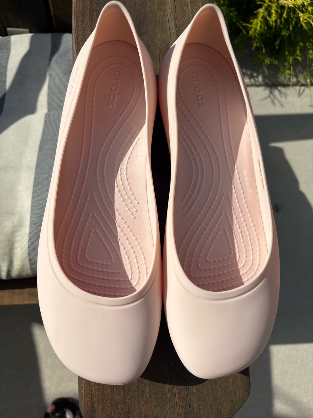 Crocs Women’s Brooklyn Flatz — Light Quartz Pink- size 9